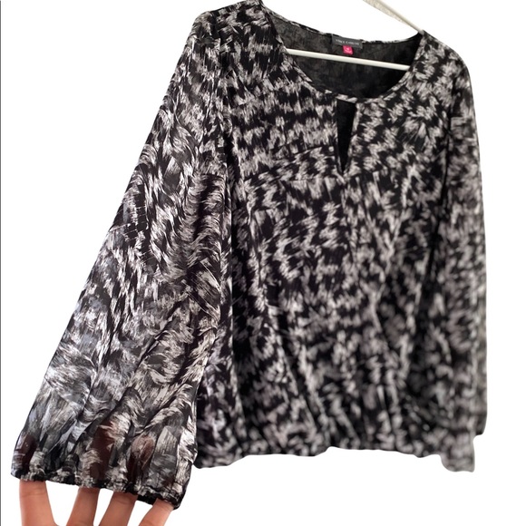 VINCE CAMUTO  Sheer Crossover  LongSleeve Beautiful Blouse/ Tops - Picture 5 of 5